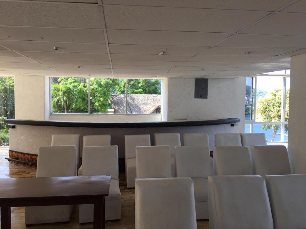 Apartment En Cabo Marques Diamante, Departamento Con Vistas Al Mar Y Atardeceres Espectaculares, Cerca Esta La Playa Al Nivel De La Caseta Del Condominio De Pto Marquez, Enfrente, Wifi, Restaurante, Albercas, 6 Personas