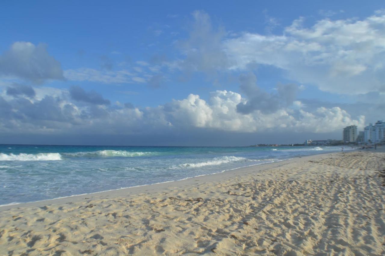 Brisas 10 Beachside Apartment Cancun