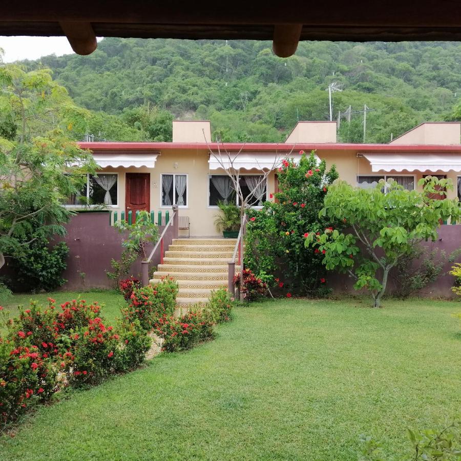 Victoria Mirador * Zihuatanejo
