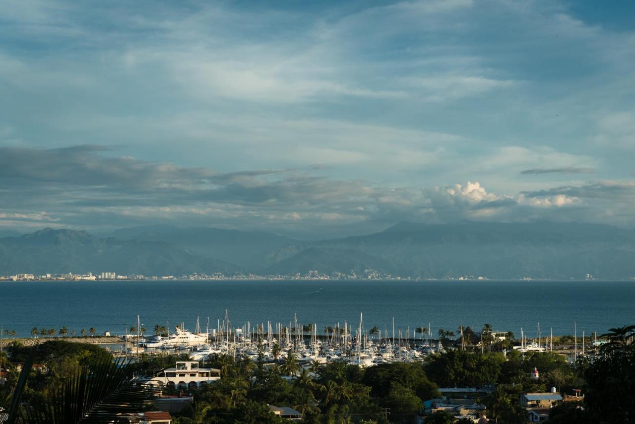 Bella La Cruz de Huanacaxtle