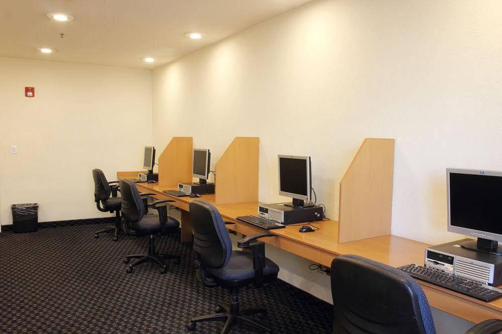 Hotel Microtel & By Wyndham