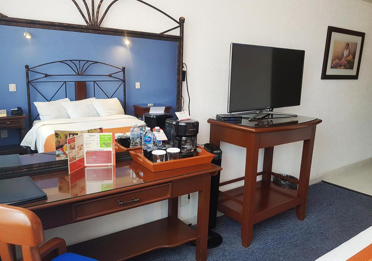 Ciros Hotel