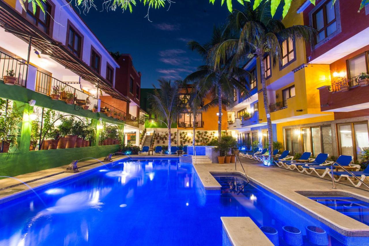 Casa Loteria: Colorful Family Retreat With Pool In Pueblito Hotel