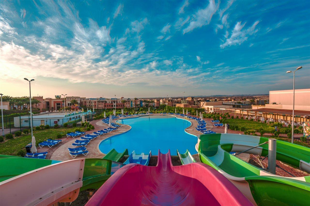 Marina & Club
