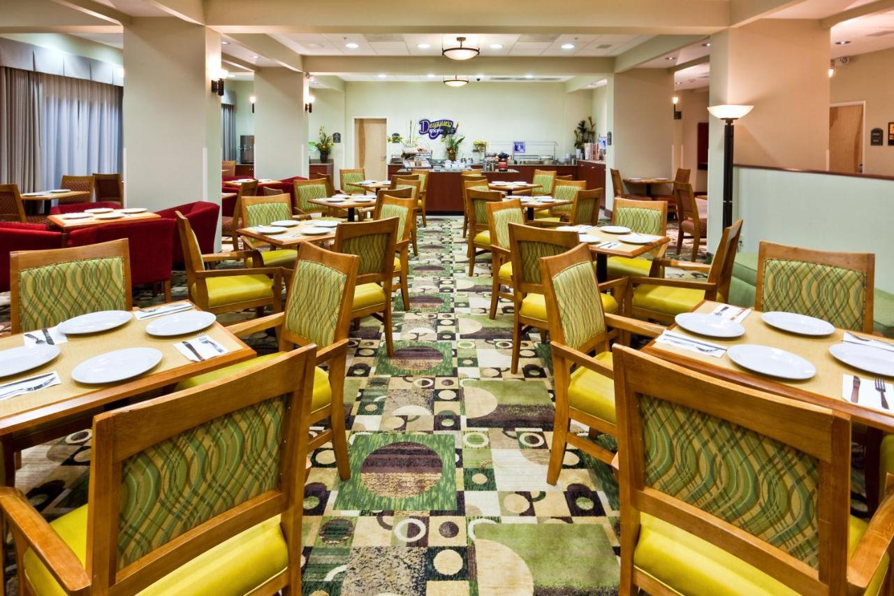 Hotel Express & Aeropuerto By Ihg 4*