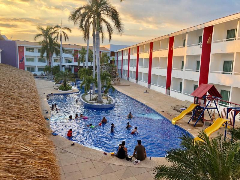 La Isla Hotel 4*