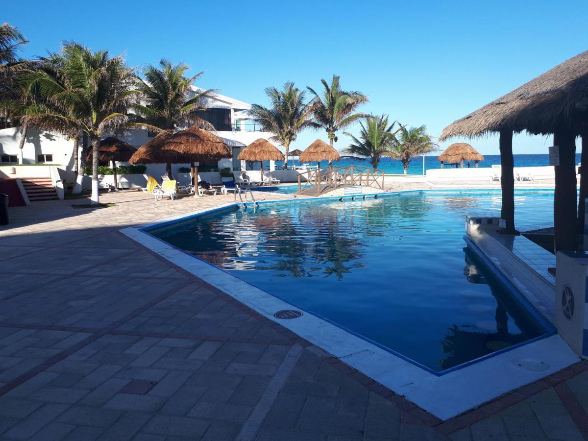 Brisas 10 Beachside Apartment