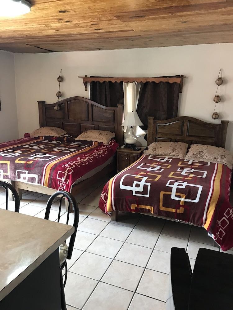 Hotel Dona Crucita 2*
