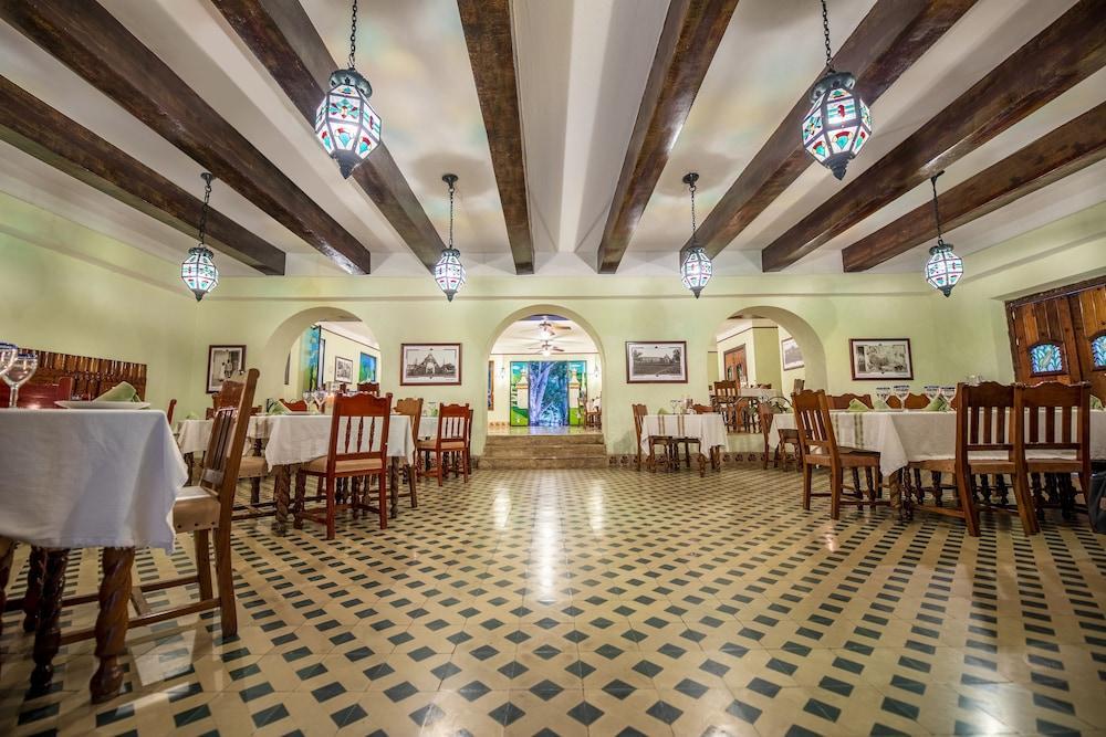 Hacienda Plantation & Museum Hotel