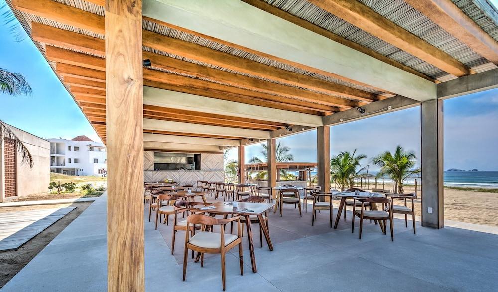 Marea Beachfront 5* Zihuatanejo