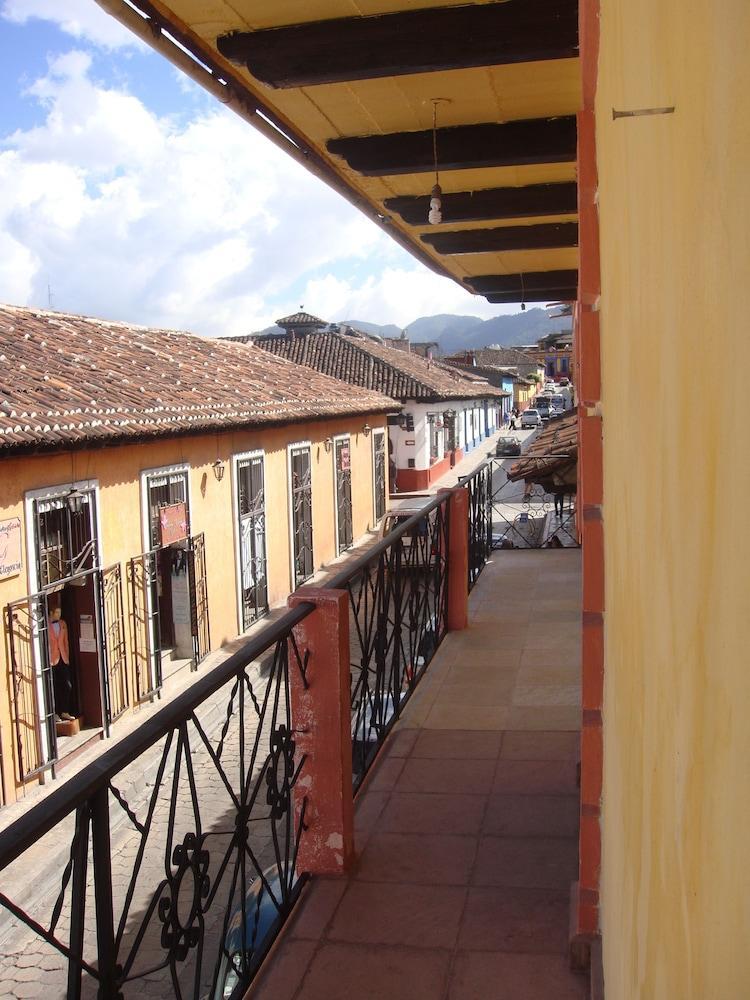 Ganesha Hotel
