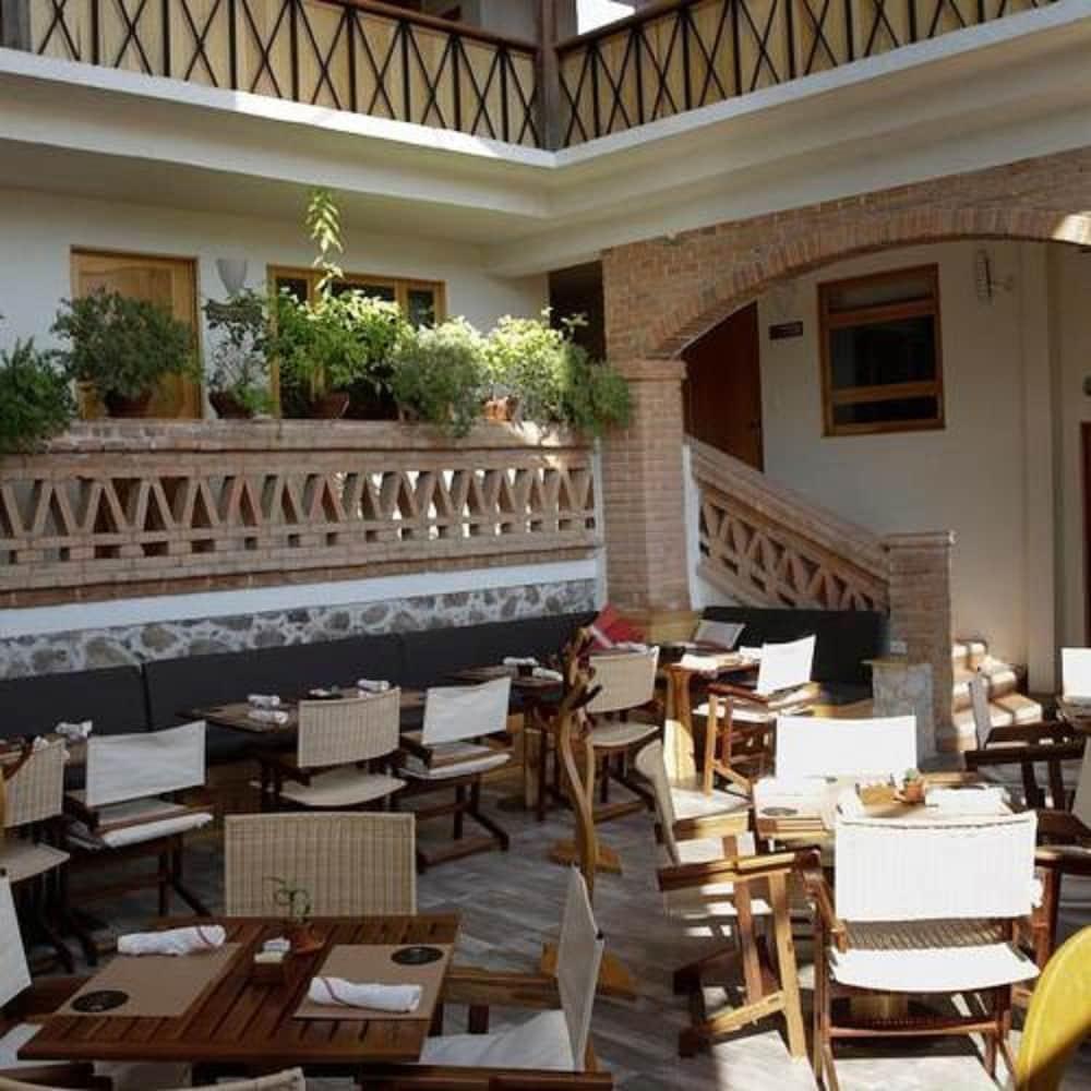 Casa Tsaya Boutique Hotel 3*