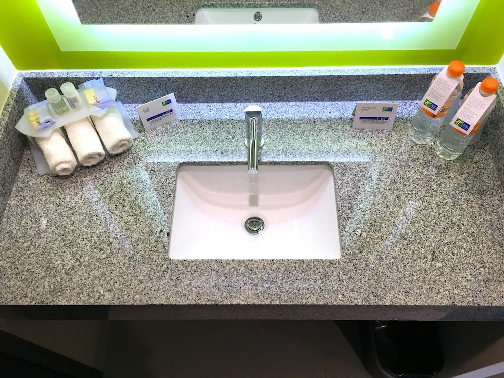 Hotel Express & By Ihg 4*