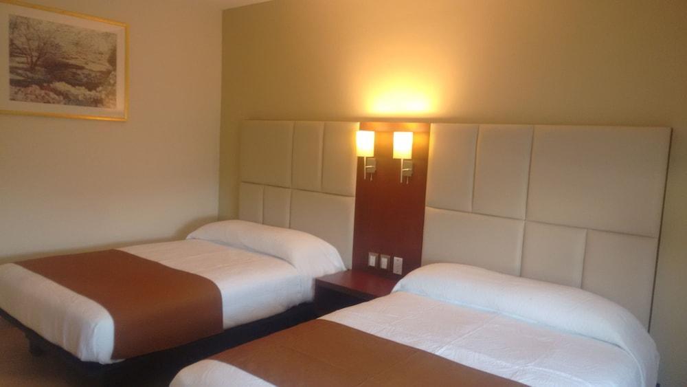 Ave Hotel