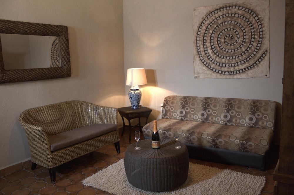 Hotel Vernal Bernal