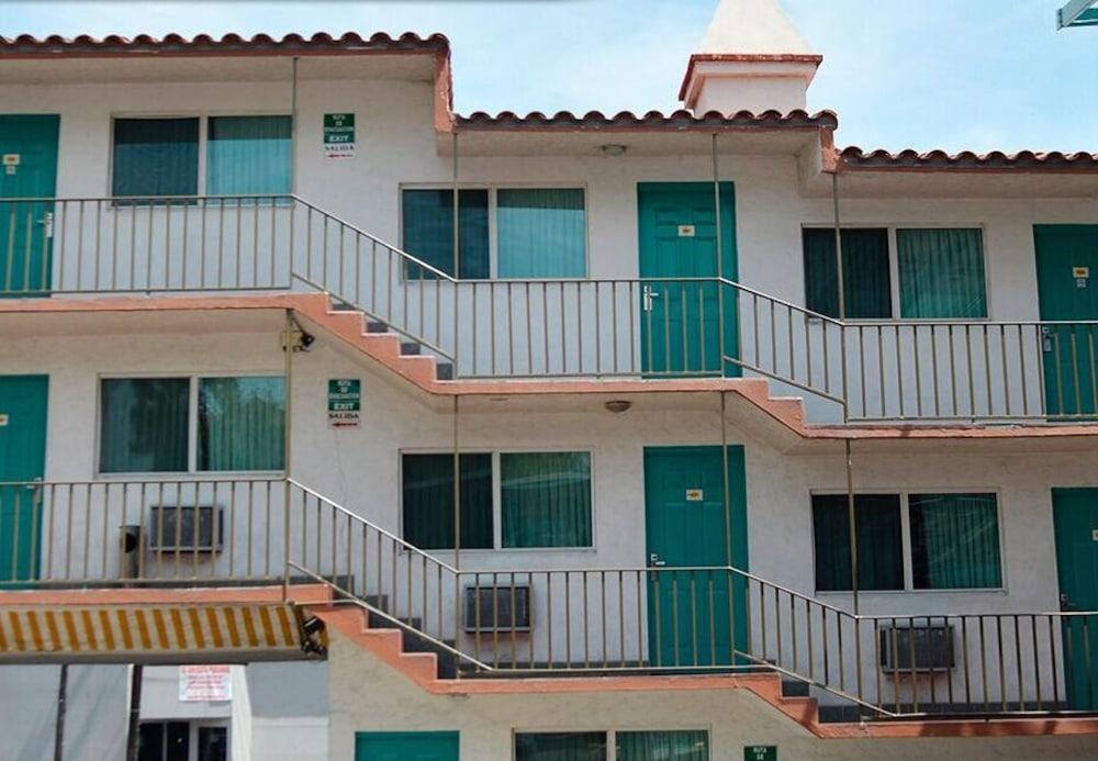 Hotel Real De 3*