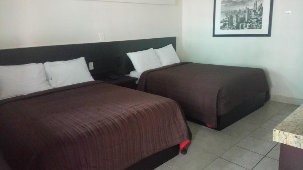 Real De Hotel 3*