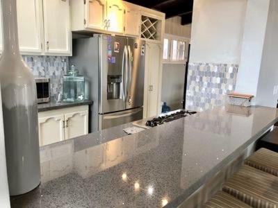House Sleeps 14 & Steps To Sandy Mins To Downtown Holiday home *