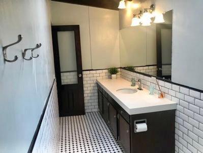 House Sleeps 14 & Steps To Sandy Mins To Downtown Holiday home Rosarito