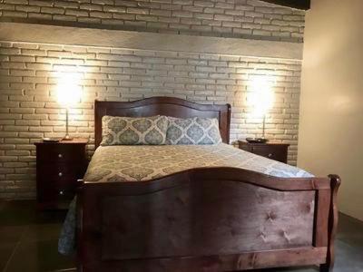 House Sleeps 14 & Steps To Sandy Mins To Downtown