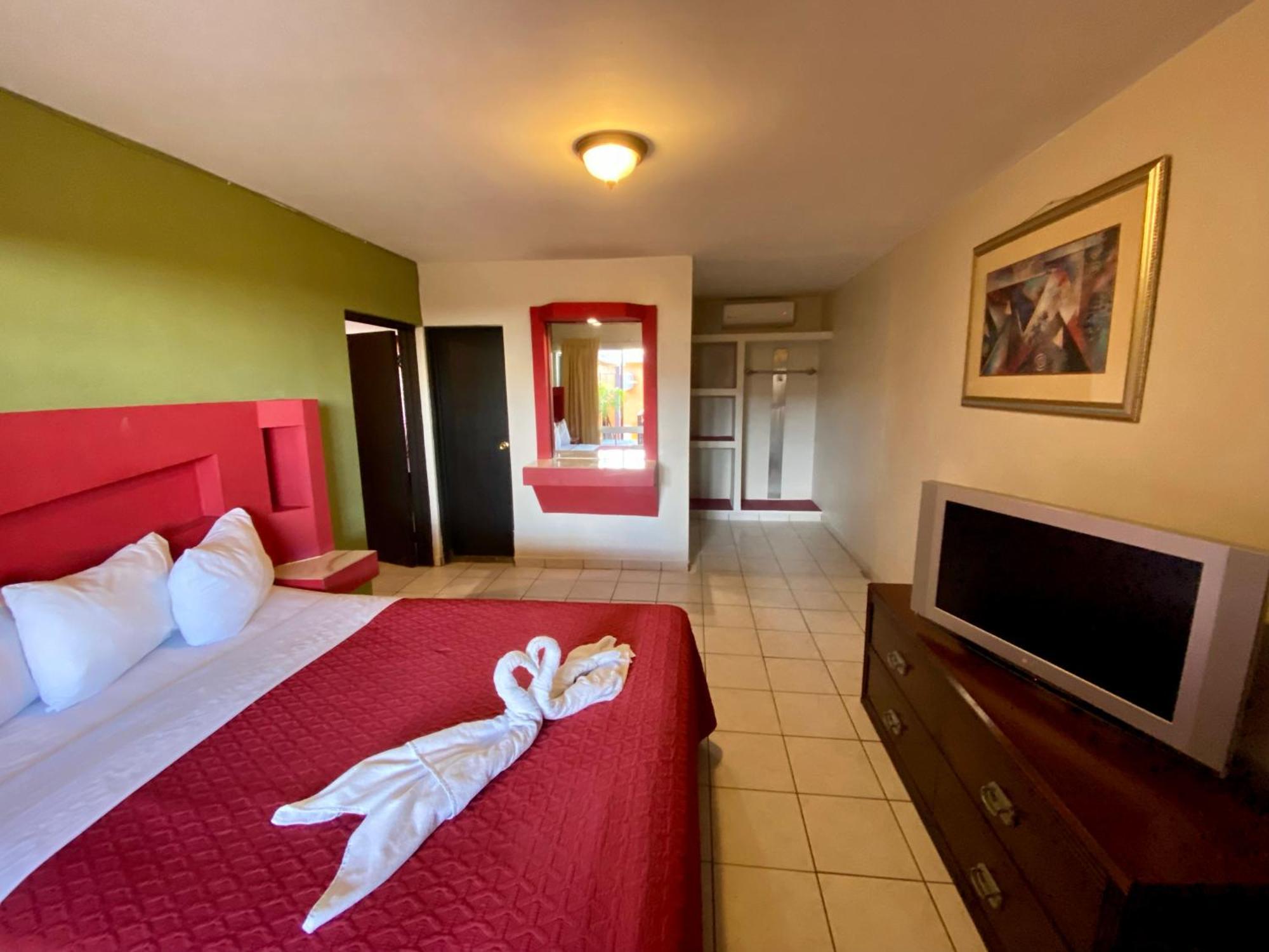Hotel Altos 2*