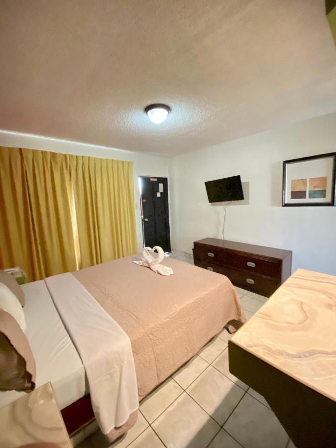 Altos Hotel 2*