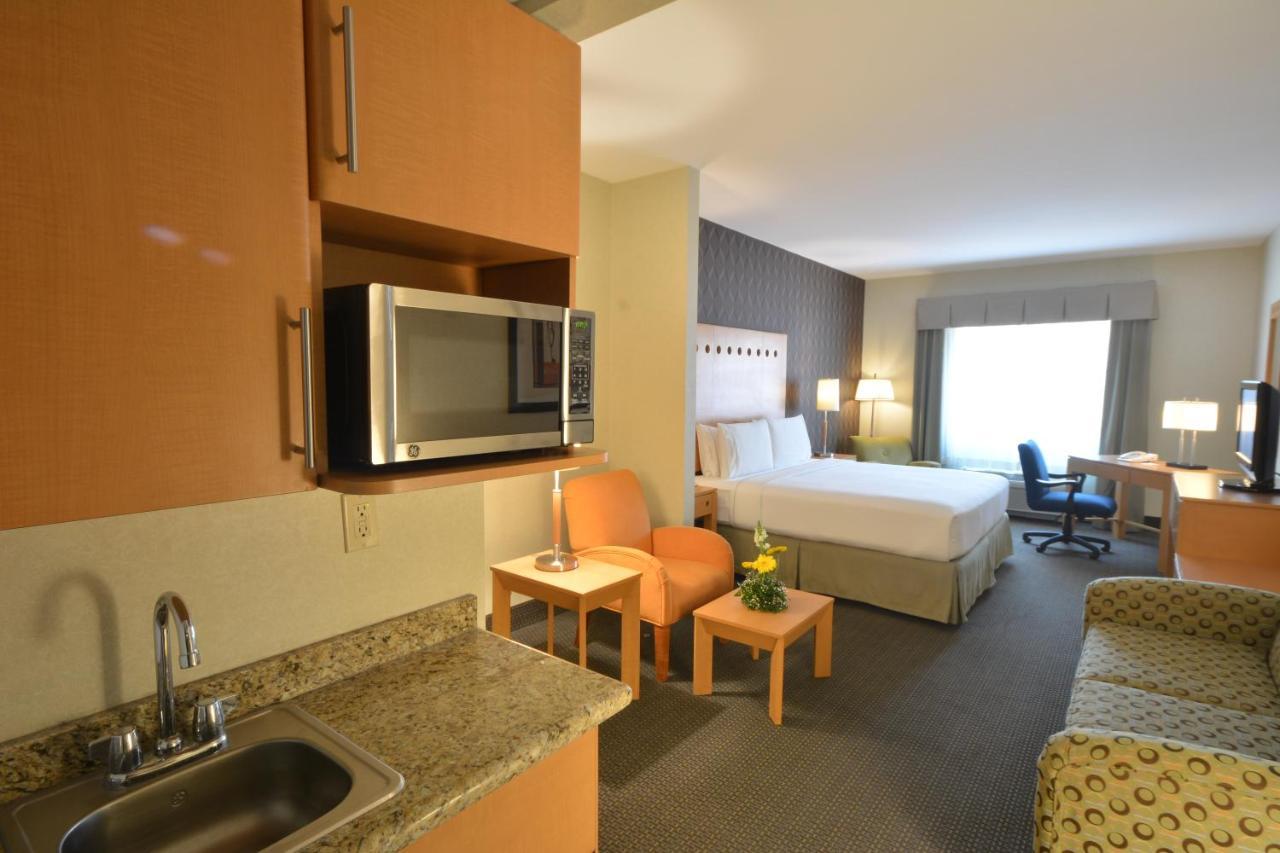 Express & Aeropuerto By Ihg Hotel 4*