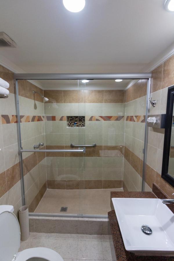 Hotel Western Plaza 4*