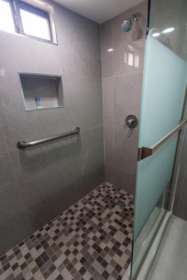 Western Plaza 4*