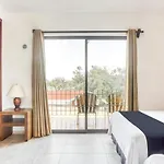Chac Chi Hotel & Suites
