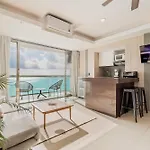 *Turquoise Escape- Beachfront Studio By Casa Paraiso*