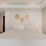 *Turquoise Escape- Beachfront Studio By Casa Paraiso*