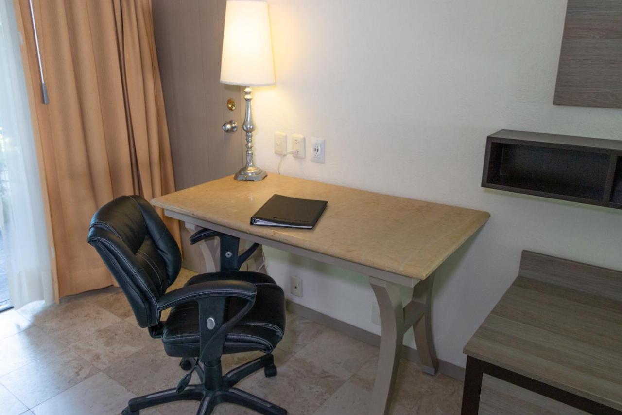 Hotel Wyndham Garden Guadalajara Expo Plaza Del Sol 3*