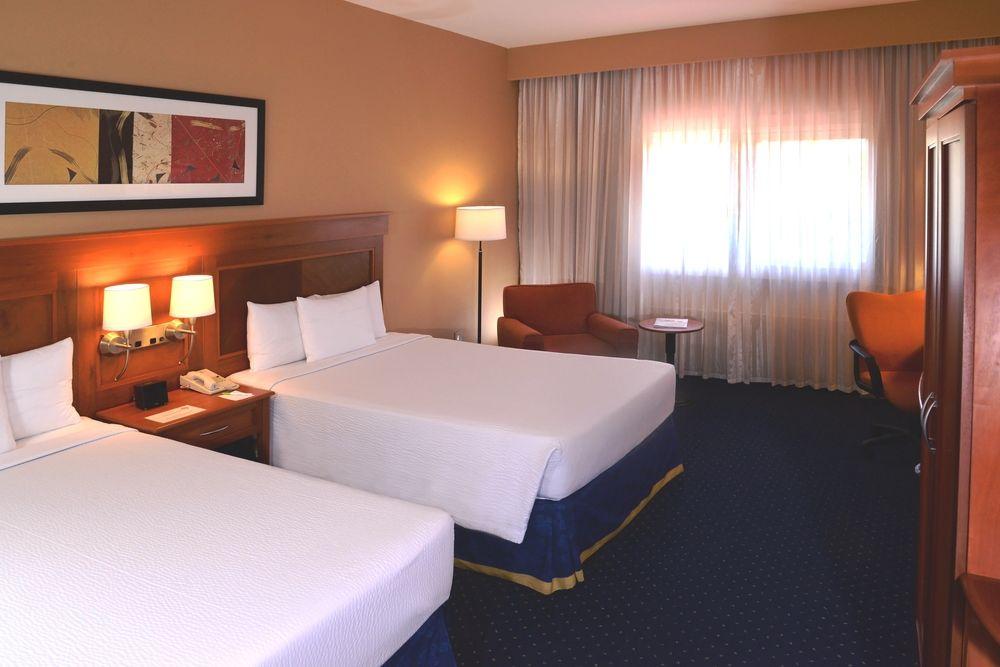 Hotel Courtyard By Marriott Cancun Airport 4*