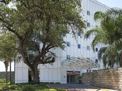 Ibis Monterrey Valle 3*