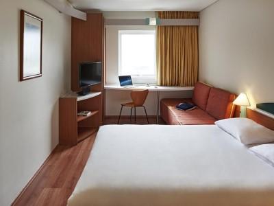 Ibis Monterrey Valle 3*
