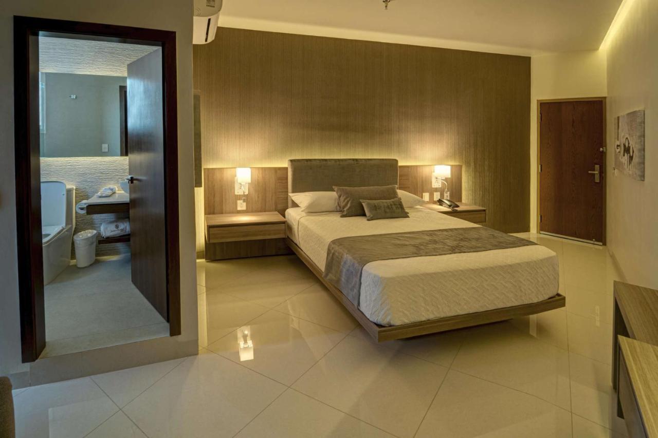 Sara N & Hotel 5*