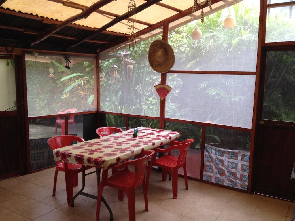 Beachouse Dive Hostel *