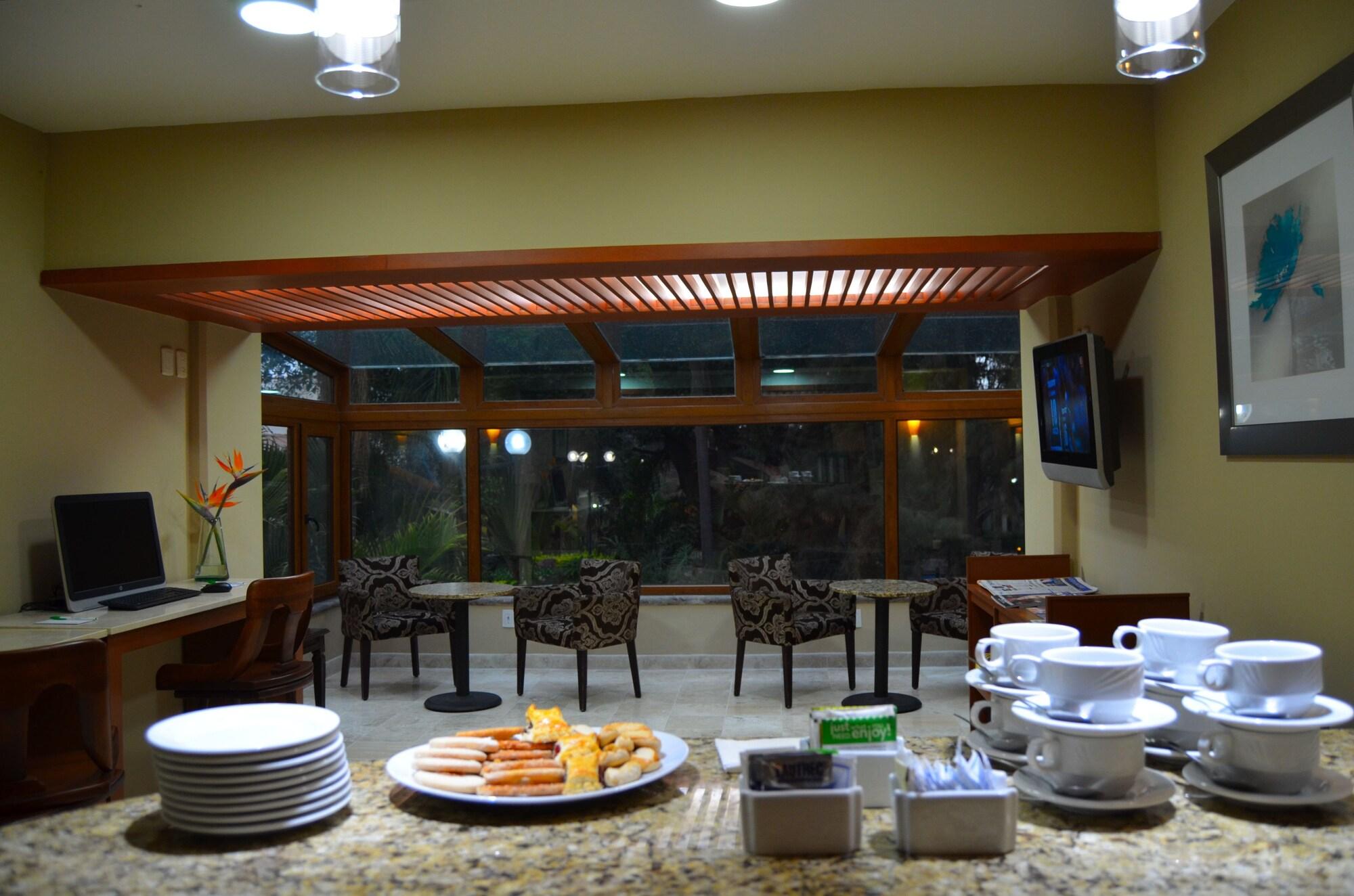 Hotel Wyndham Garden Guadalajara Expo Plaza Del Sol 3*