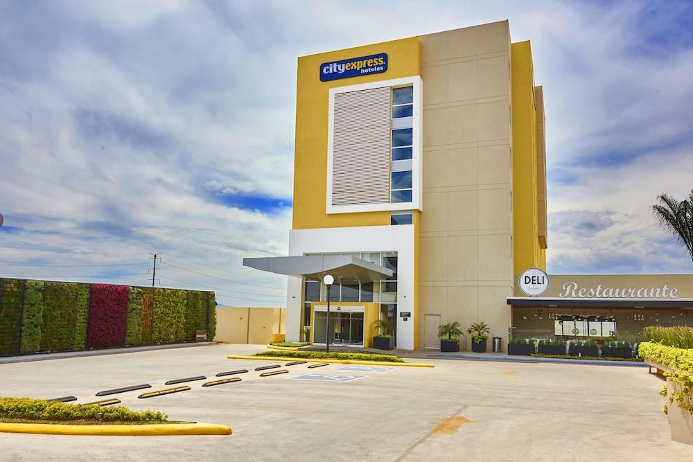Hotel Express By Marriott Guadalajara Aeropuerto 3*