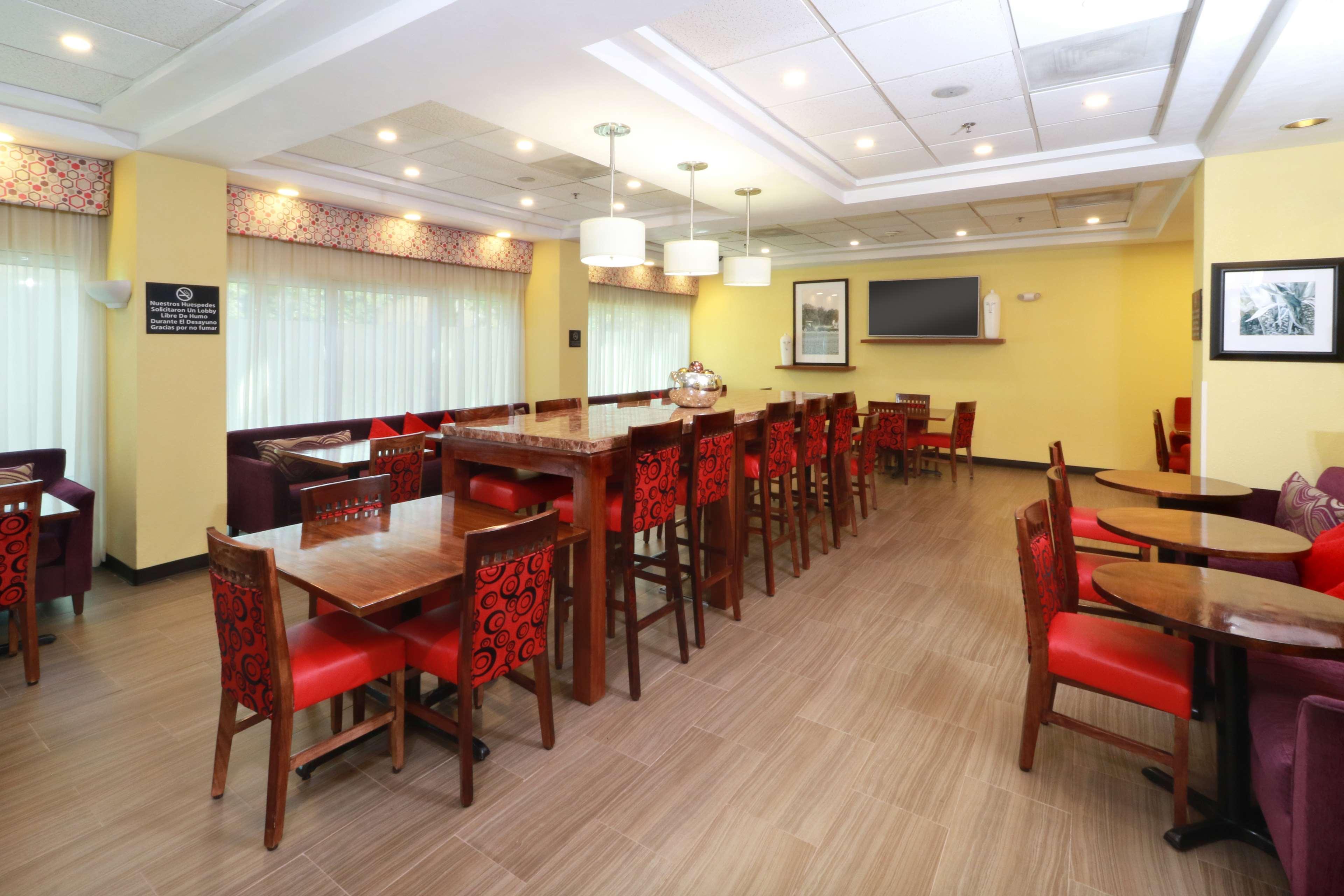 Hotel Hampton By Hilton Guadalajara-aeropuerto Las Pintas
