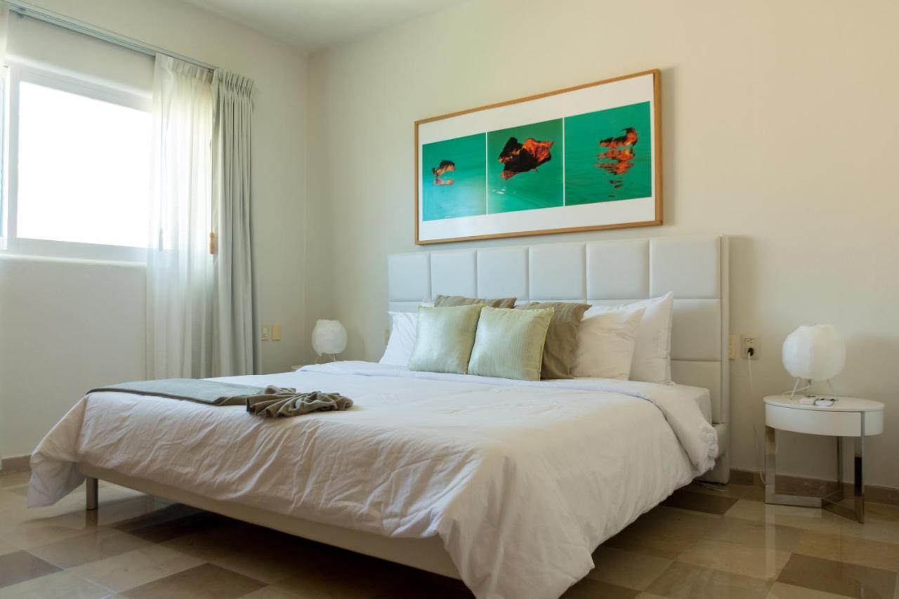 Ocean Front Condominium * Puerto Aventuras