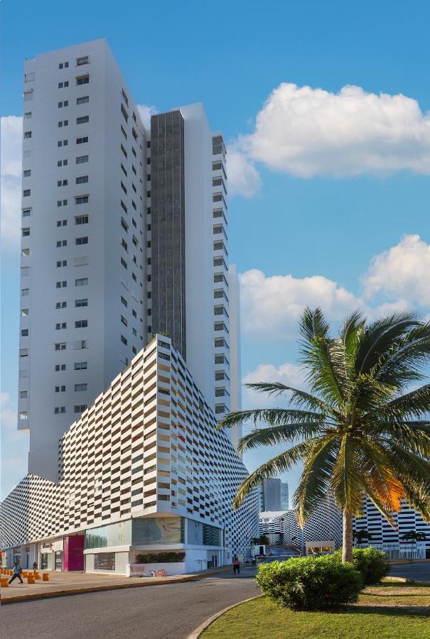 Malecon Hotel Cancun