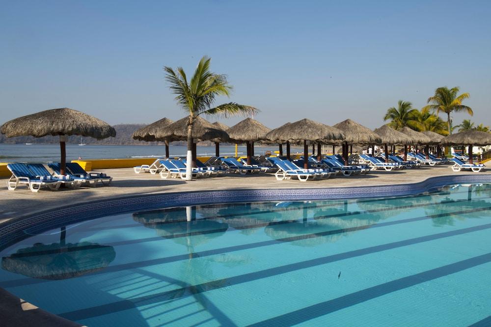 Angeles Locos Resort