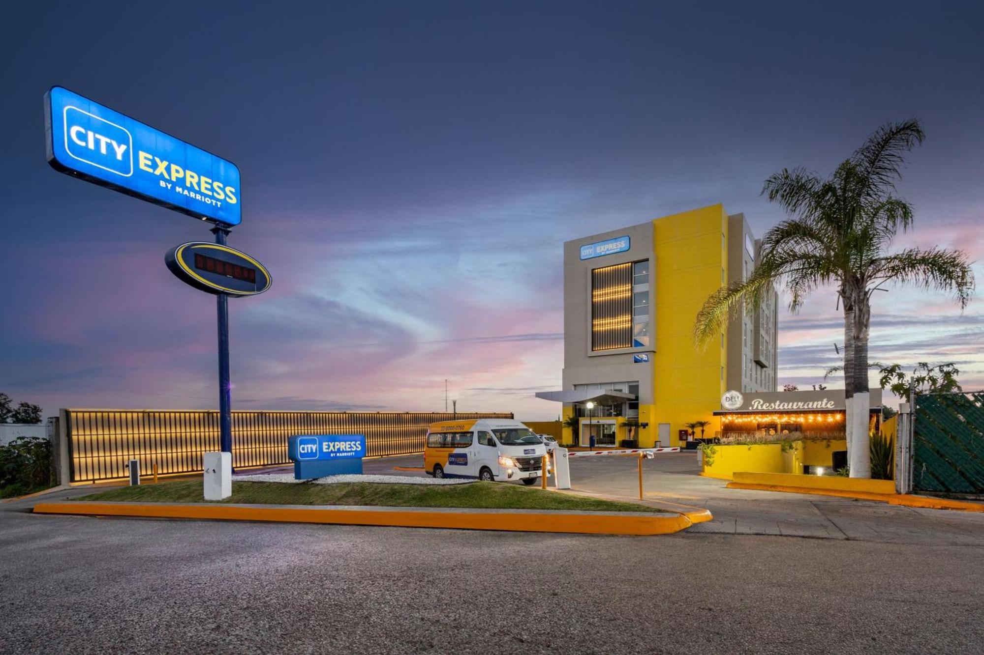 Express By Marriott Guadalajara Aeropuerto Hotel
