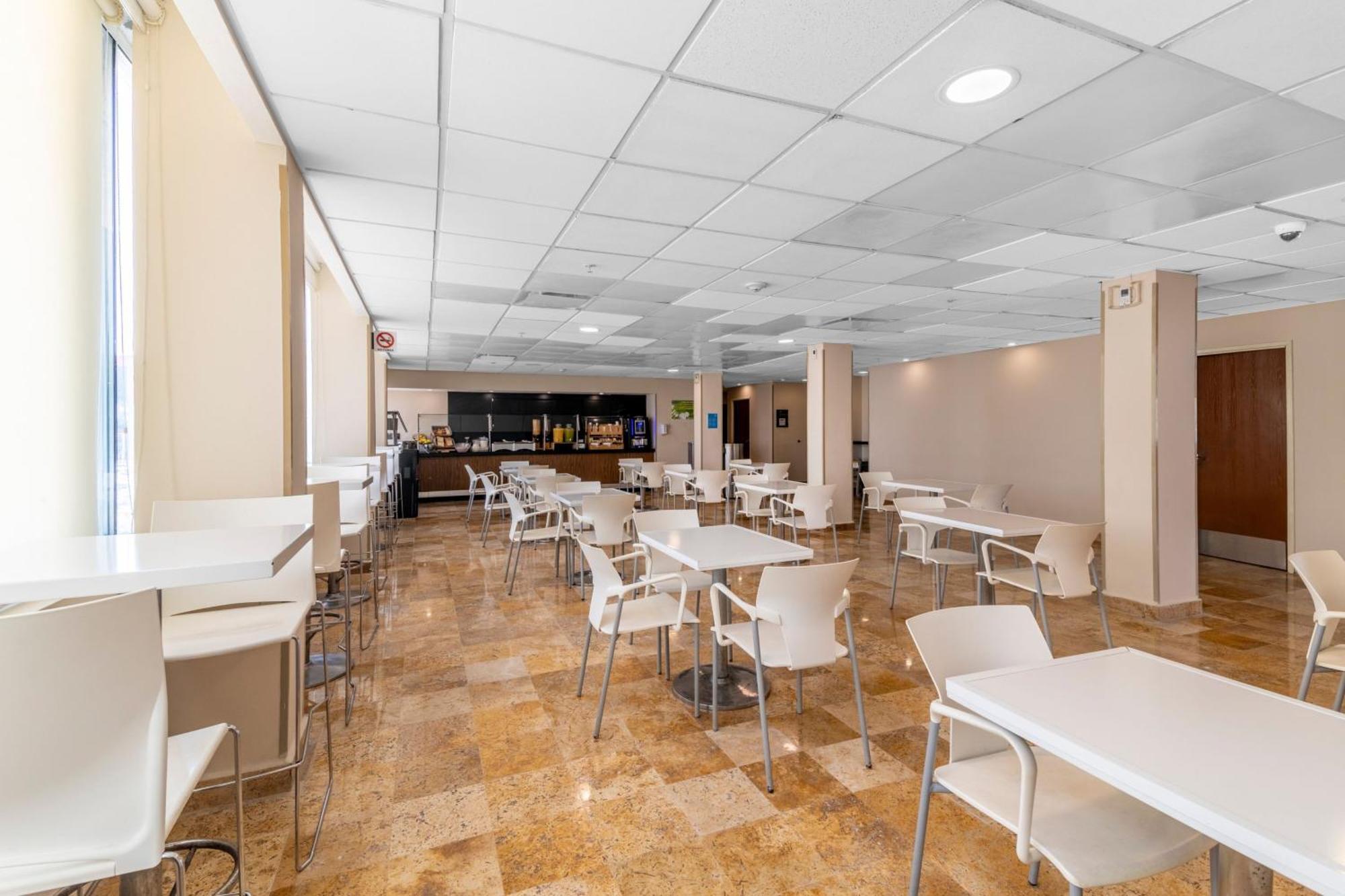 Hotel Express By Marriott Cancun