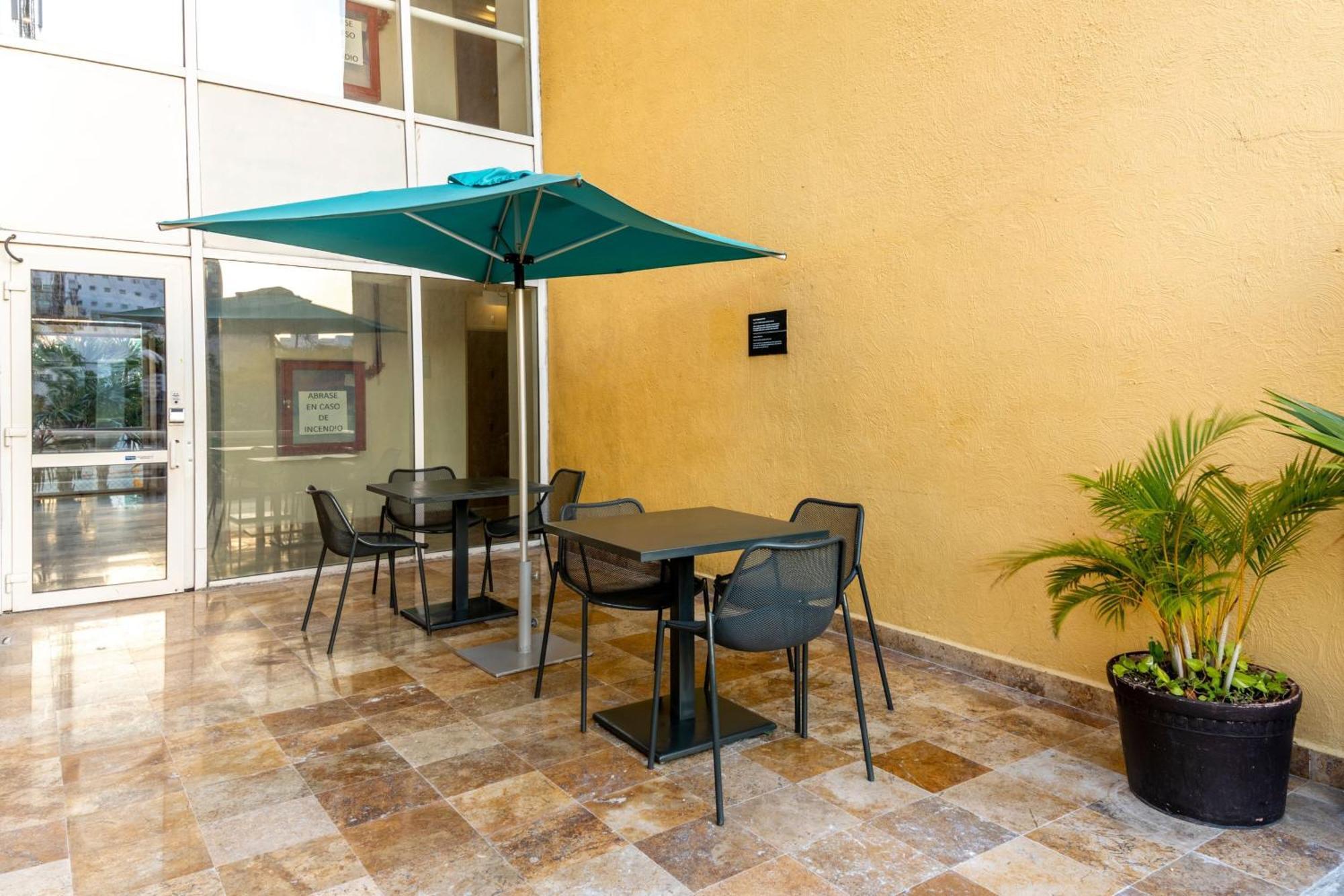 Hotel Express By Marriott Cancun
