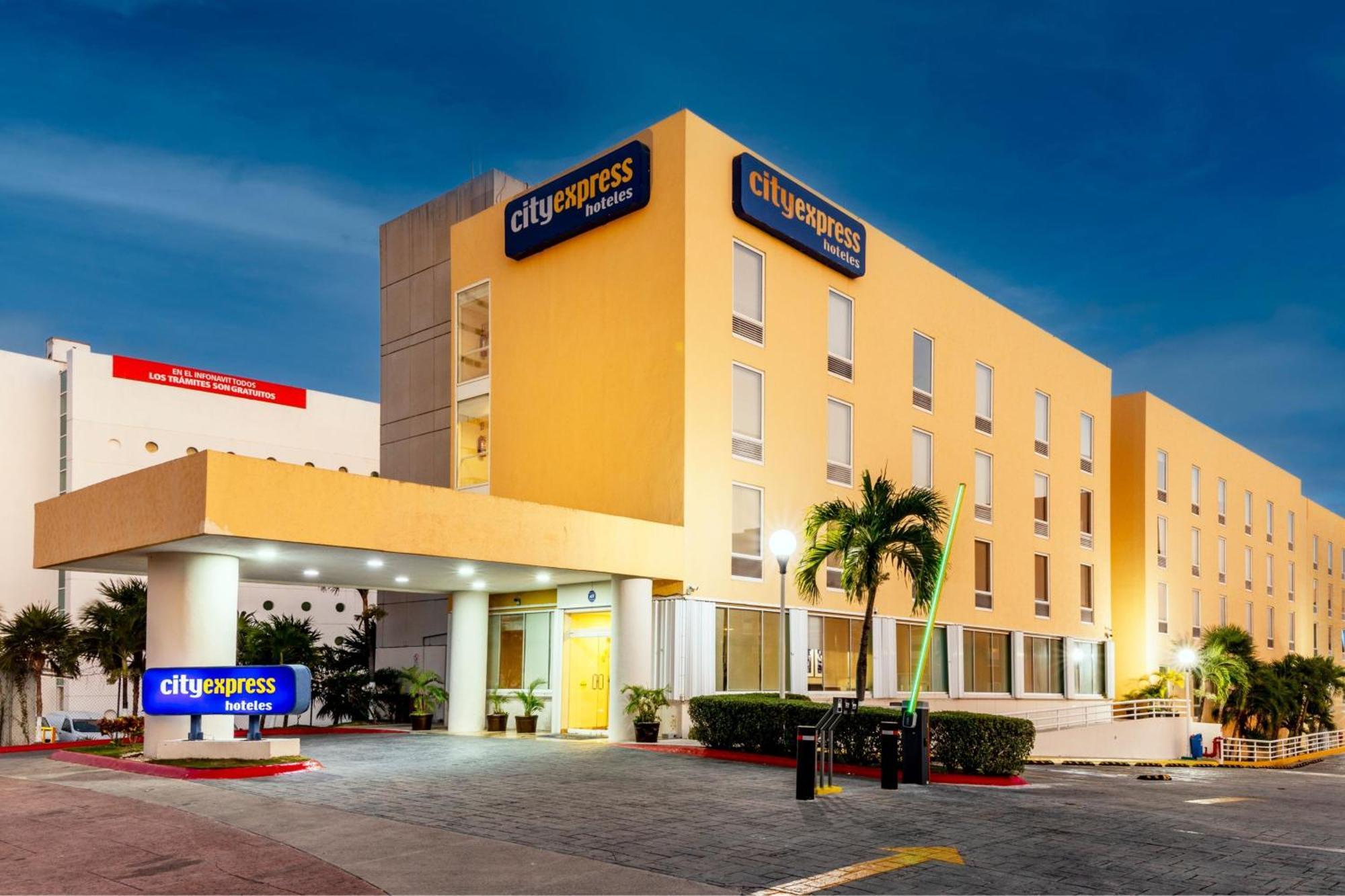 Hotel Express By Marriott Cancun