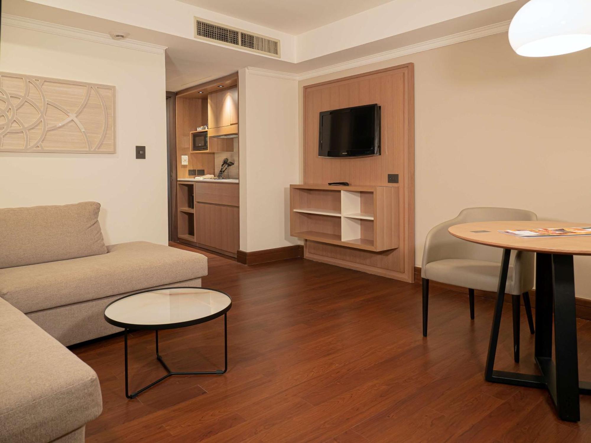 Ms Milenium Monterrey Curio Collection By Hilton Hotel