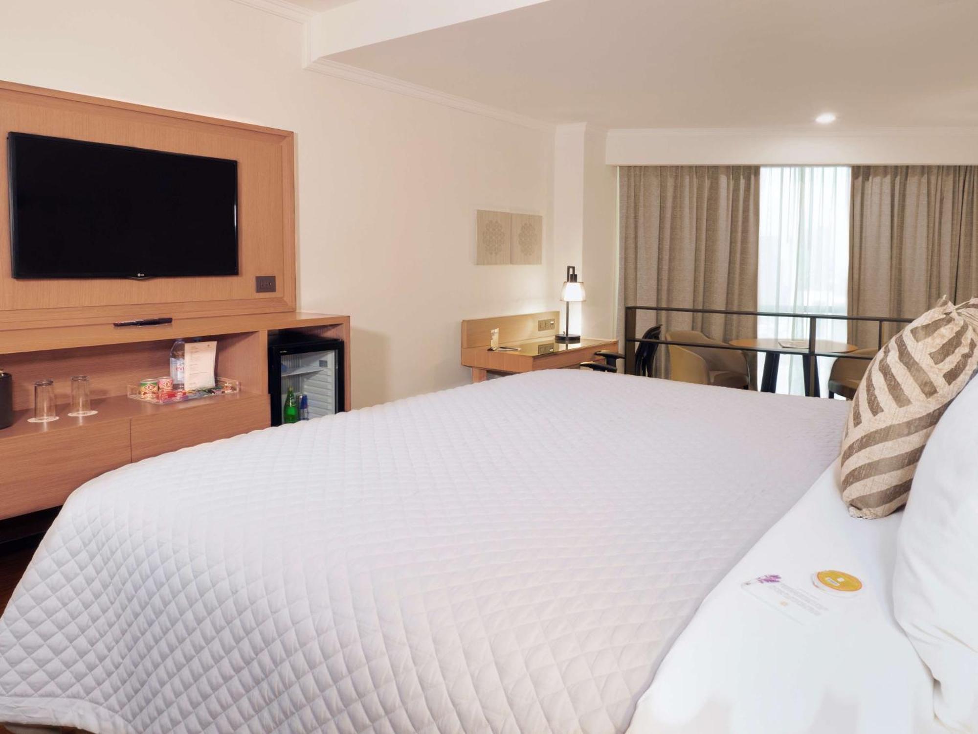 Ms Milenium Monterrey Curio Collection By Hilton 4*